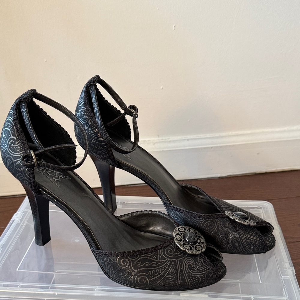 Carlos by Carlos Santana Black Patterned Vintage Heels